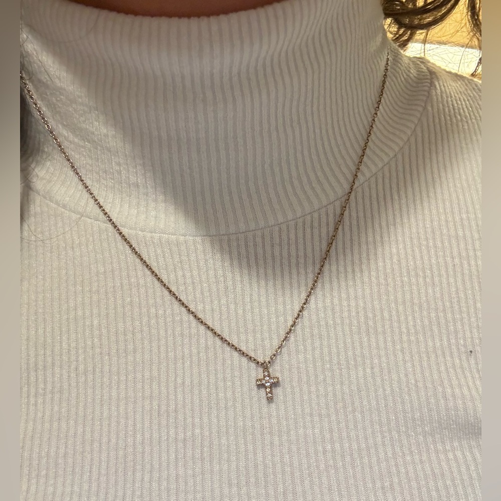 Gold adjustable length necklace, with reversible silver and black cross stones